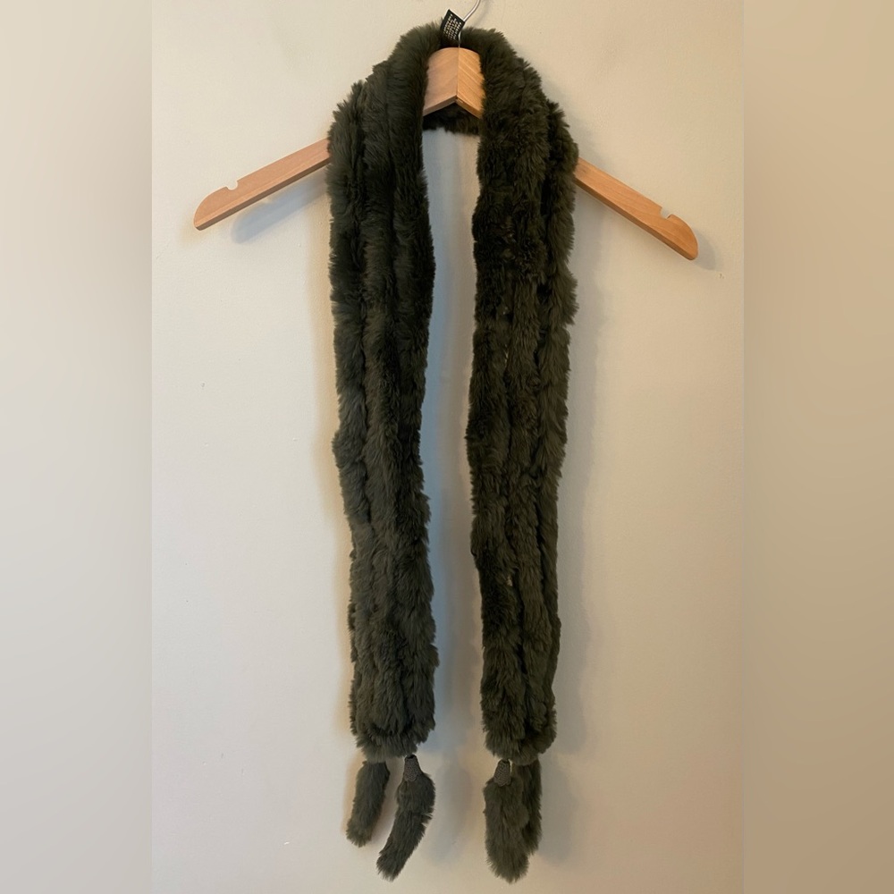 Danier Rabbit Fur Scarf or Neck Warmer Green - Picture 2 of 7